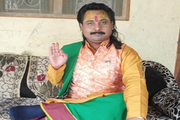 مذہب کی آڑ میں بابا کا وحشی پن، دن میں سادھو اور رات میں جینس- ٹی شرٹ پہن کر  سجاتا تھا جسم فروشی کا بازار، حقیقت جان کر پولیس کے بھی اڑ گئے ہوش