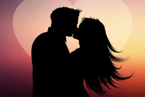 کسنگ کے پیچھے کی سائنس آپ کو کر دے گی حیران، ایک کس ہوتا ہے ایسا