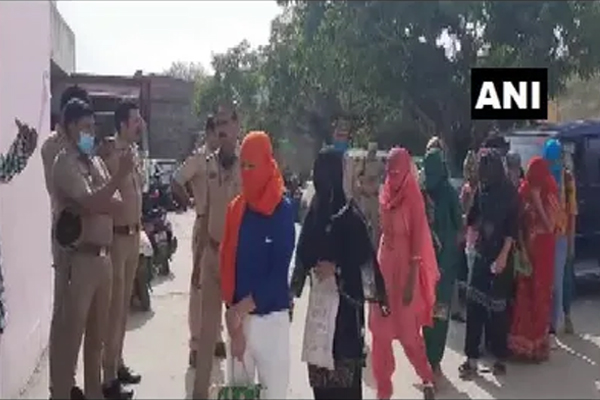 سیکس ریکٹ کا پردہ فاش، 12 لڑکیاں اور 11 لڑکے گرفتار، 5 پولیس اہلکار لائن حاضر