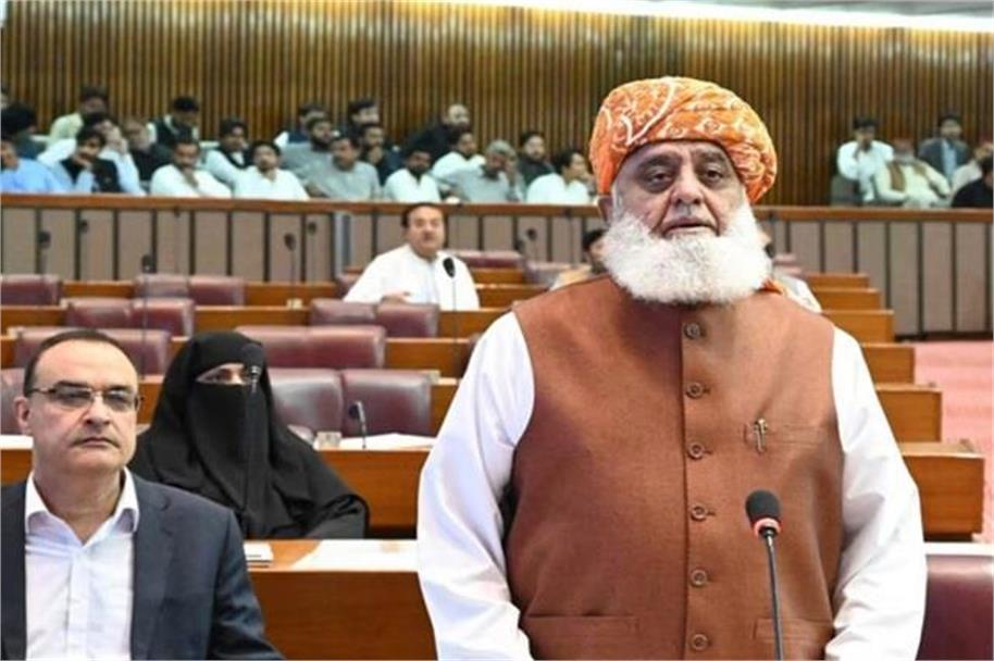 پاکستان میں سیاسی و عسکری دراڑ ! آرمی چیف کے دشمن پاکستانی رہنما مولانا فضل الرحمان کرنا چاہتے ہیں ہندوستان دورہ، بتایا یہ مقصد