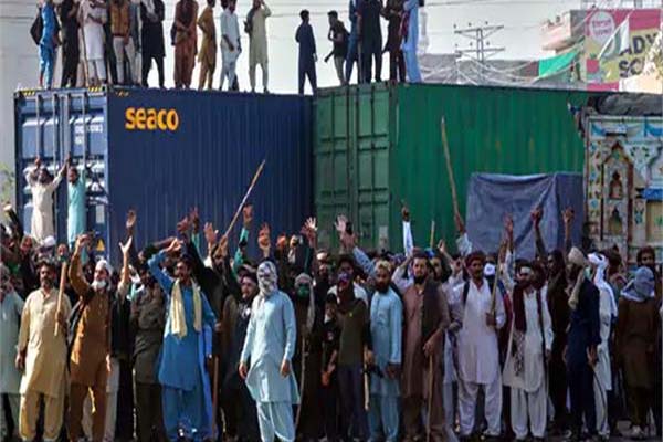 غزہ امن معاہدے کے خلاف پاکستان میں خونی جھڑپیں، پولیس فائرنگ میں 250 ہلاک اور 1500 زخمی