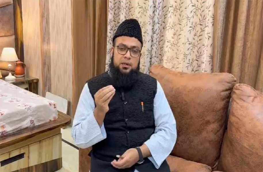 دوسرے مذہب کی پوجا میں شامل ہونا بھائی چارہ نہیں، ایمان کی کمزوری: مولانا اسحاق گورا کا ویڈیو وائرل