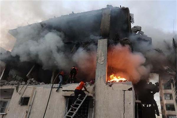 غزہ میں لوٹی اسرائیل کی دہشت! حملوں میں 24 فلسطینیوں کی موت، خواتین اور بچے ملبے میں دفن