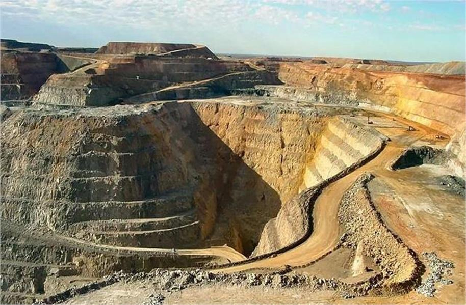 ہندوستان کے اس پڑوسی ملک نے دریافت کیا 1000 ٹن سے زائد سونا ، ایک سال میں تیسری بار ملی بڑی کان