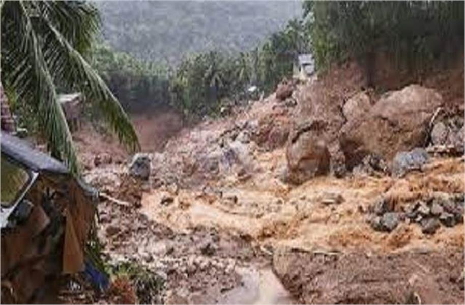 جاوا جزیرے پر قدرت کا قہر ! مسلسل بارش کے بعد لینڈ سلائیڈنگ میں 2 افراد جاں بحق، 21 لوگوں کی تلاش جاری