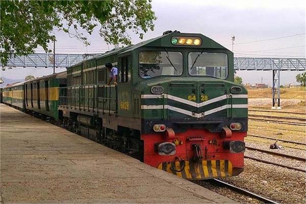 پاکستان ریلوے کوستا رہا دہشت گرد حملے کا ڈر: بلوچستان میں 12 نومبر تک جعفر ایکسپریس کی سروس بند