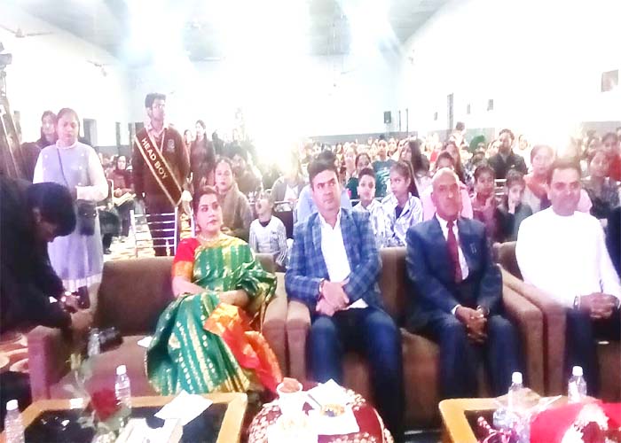 سینٹ ڈیوائن پبلک سکول مٹھو بستی جالندھر میں سالانہ پروگرام کروایا گیا