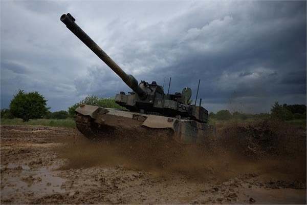 بڑا فوجی سودا: پولینڈ کو جنوبی کوریا سے ملے 180 ’بلیک پینتھر‘ کے ٹو ٹینک