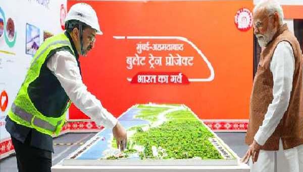 وزیر اعظم نے سورت میں زیر تعمیر بلٹ ٹرین پروجیکٹ کا جائزہ لیا