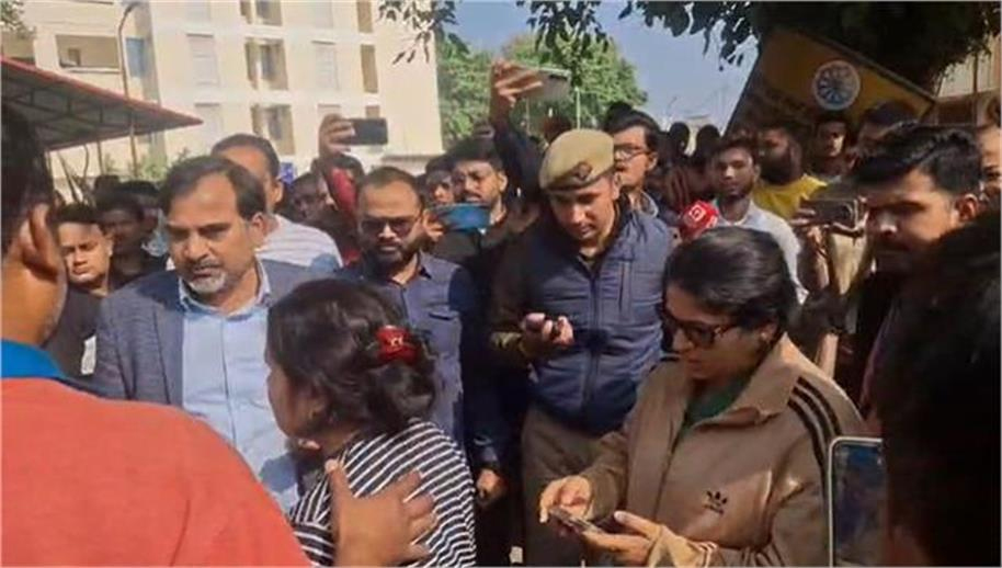 یوپی ایس آئی آر : بی ایل او نے کھایا زہر، حالت نازک ہونے پر لکھنؤ ریفر، جانچ کا حکم