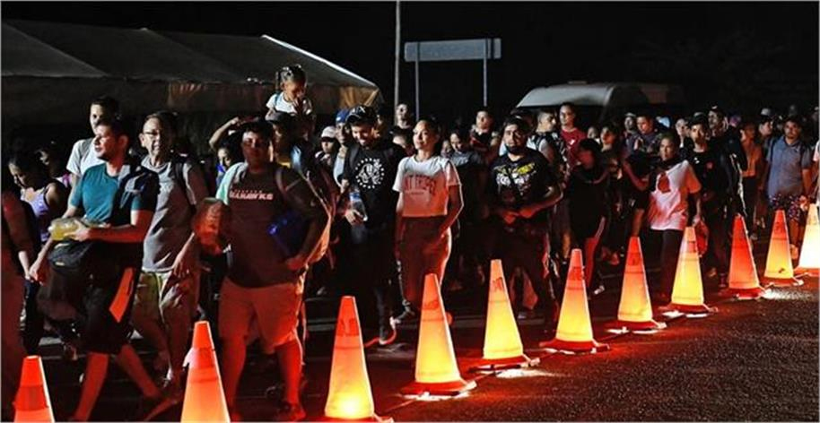 امریکہ کا بڑا آفر! اب غیر قانونی تارکین وطن کو ملیں گے ہزاروں ڈالر اور مفت ہوائی ٹکٹ، جانئے کیوں؟