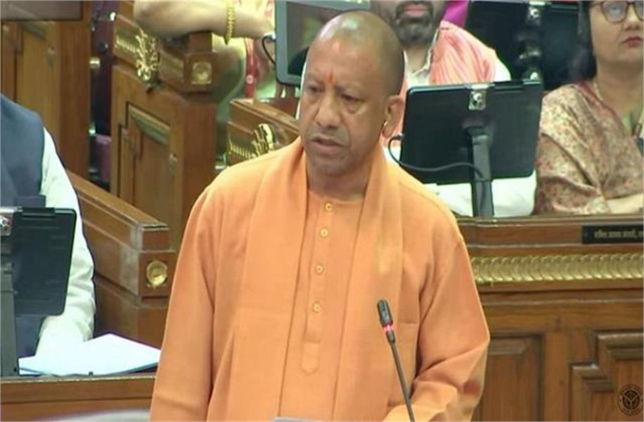 جب ملزمین پر بلڈوزر چلے گا تو چلّا نا مت، کوڈین کف سیرپ کو لیکر سپا نے کیا ہنگامہ تو سی ایم یوگی نے دیا جواب