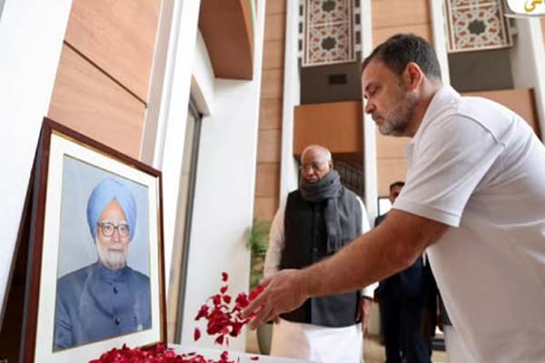 ڈاکٹر منموہن سنگھ کو خراجِ عقیدت پیش کرنے کے بعد کانگریس ورکنگ کمیٹی کی میٹنگ کا آغاز