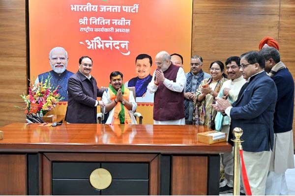 بی جے پی کے ورکنگ صدر نتن نبین کا دہلی میں شاندار استقبال کیا گیا، پارٹی ہیڈکوارٹر میں چارج سنبھالا