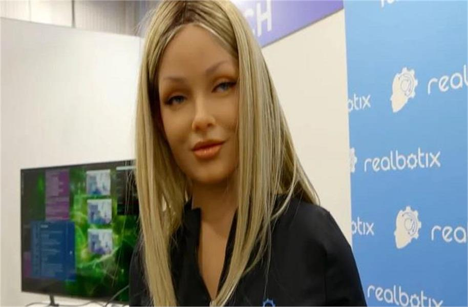 یہ دیکھئے آریہ کو ، 1.5 کروڑ کی اے آئی روبوٹ گرل فرینڈ جو اپنی خوبصورتی کی وجہ سے مچا رہی دھمال