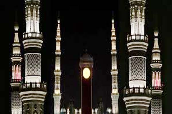 مسجدِ نبوی میں سرخ روشنی کیوں جلائی جاتی ہے