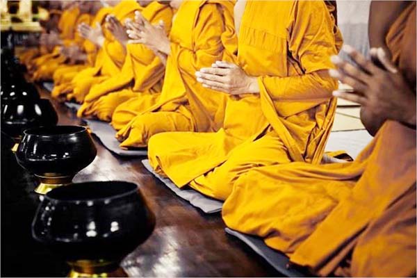 ''ہوس اور بلیک میلنگ'' کا میگا سکینڈل: خاتون نے 9 بدھ بھکشووں کے ساتھ بنائے جنسی تعلقات اور پھر ویڈیو بناکر۔۔۔
