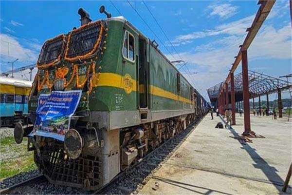 پہلی مال گاڑی پہنچی وادی کشمیر، لاجسٹکس اور اقتصادی ترقی کے نئے دور کا آغاز