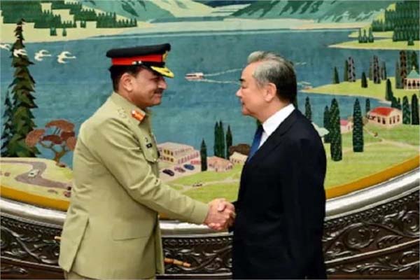 چین کے وزیر خارجہ نے پاک آرمی چیف کو کیا شرمندہ ، کھری کھوٹی سنائی اور دی سخت وارننگ