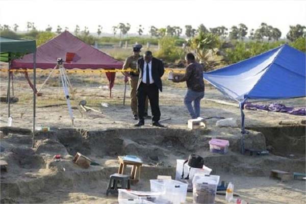 سری لنکا میں خانہ جنگی کے دوران اجتماعی قبرسے بچوں کے کپڑے اور 141 کنکال ملے