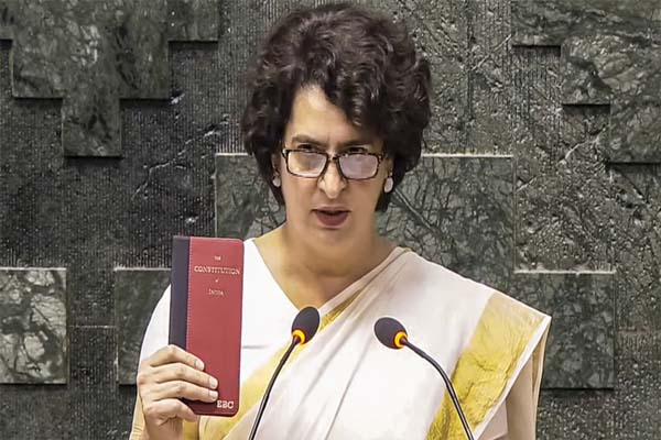 عام خواتین کو تو چھوڑیں، دہلی میں خواتین رکن پارلیمنٹ بھی محفوظ نہیں : پرینکا گاندھی