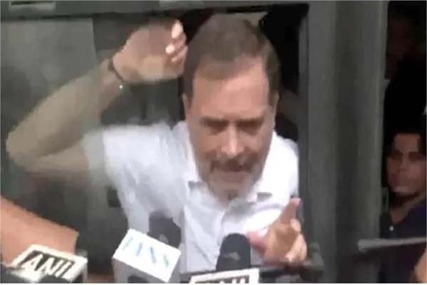 کھڑگے، راہل، پرینکا، پوار اور اکھلیش سمیت سیکڑوں اراکین پارلیمنٹ حراست میں