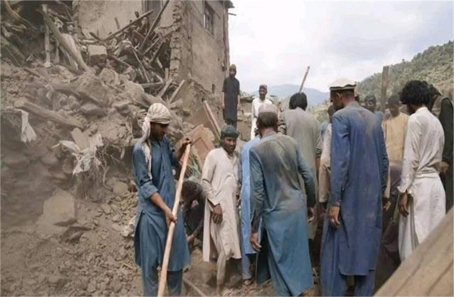 افغانستان میں تباہی: زلزلے سے اب تک 1400 سے زائد لوگوں کی موت، ہزاروں زخمی اور بے گھر