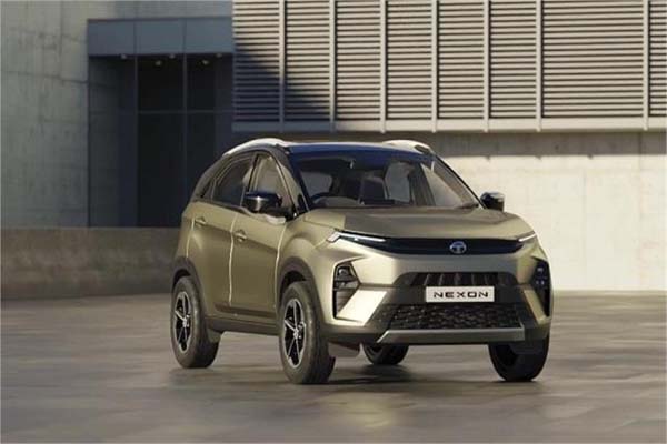 جی ایس ٹی اصلاحات کا فائدہ: ٹاٹا موٹرز نے چھوٹی اور بڑی گاڑیوں کی قیمتوں میں کمی کی، اب 1.55 لاکھ تک سستی ہوں گیکاریں