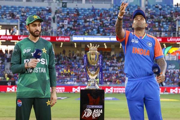 ایشیا کپ فائنل، بھارت کی شاندار بولنگ، پاکستان کو 146 رنز پر کیا آوٹ