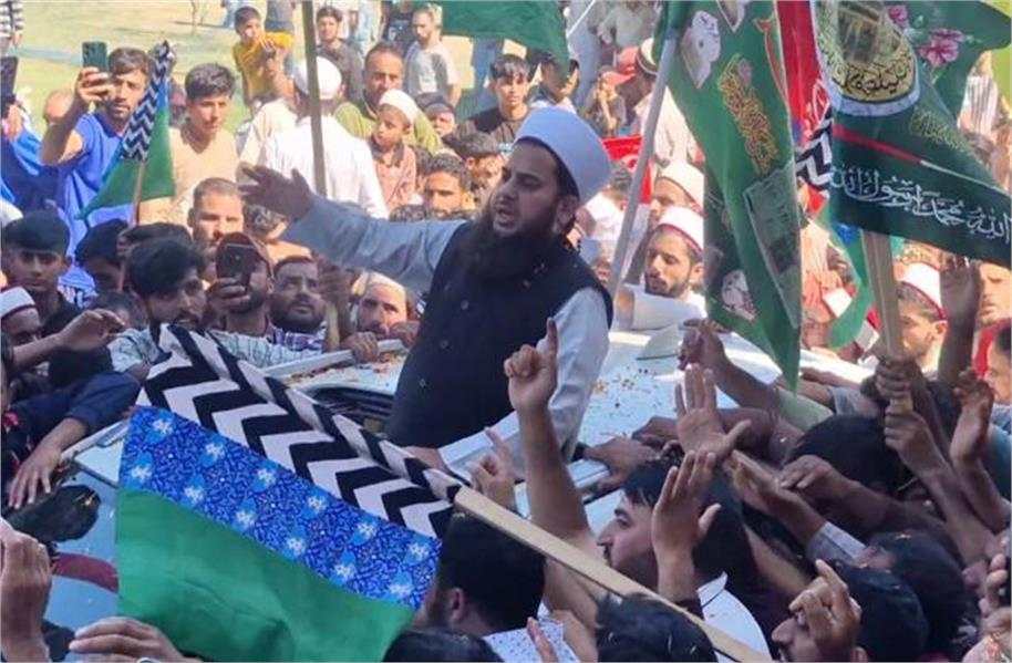 عید میلاد النبی پر عظیم الشان ریلی، پیغمبرکے نقش قدم پر چلنے کا دیا گیا پیغام