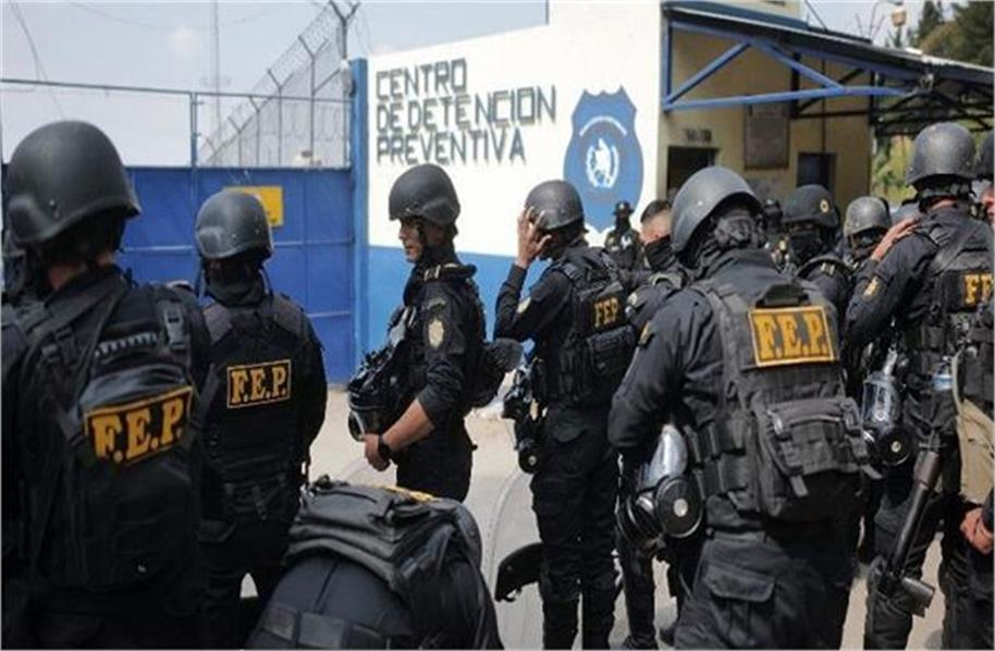 اس ملک میں قیدیوں کا تین جیلوں پر قبضہ: 9 پولیس اہلکاروں کا قتل اور 43 یرغمال ، ایمر جنسی اور سخت پابندیاں نافذ (ویڈیو)