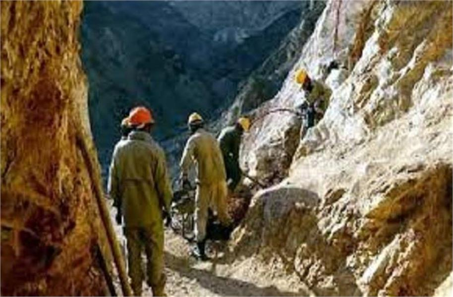 افغانستان میں گولڈ (سونے ) کے لئے خون خرابہ، پر تشدد جھڑپ میں 4 لوگوں کی موت ( ویڈیو)