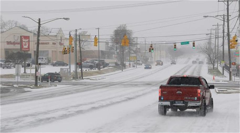 امریکہ میں برفیلے طوفان نے مچائی تباہی ، 14 کروڑ افراد گھروں میں قید، 9 ہزار پروازیں منسوخ