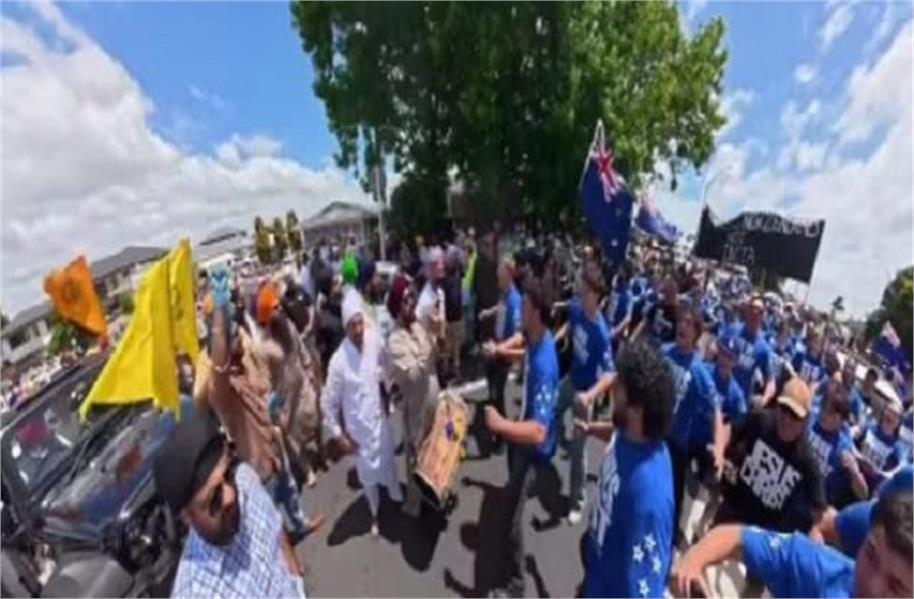 نیوزی لینڈ میں پھر نگر کیرتن کی مخالفت: ہاکا رقص کے ذریعے روکا اور لگائے اشتعال انگیز نعرے ! کہا -  یہ ہندوستان نہیں ، ہماری گلیاں ہیں