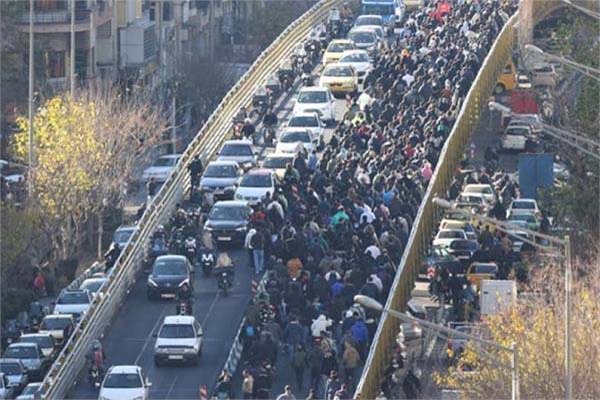 ایران میں اقتصادی کساد بازاری کے خلاف بھڑکی عوام، سکیورٹی فورسز کے ساتھ جھڑپوں میں 7 ہلاک، حالات کشیدہ