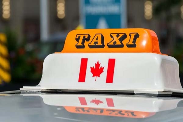 طوفان میں پھنسی حاملہ خاتون، بھارتی کیب ڈرائیو مسیحا بن کر پہنچا، پھر ٹیکسی میں۔۔۔۔