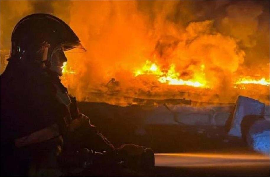 یوکرین کا روسی بندرگاہ پر ڈرون حملہ: تیل کے ٹینکوں میں لگی آگ، 3 افراد ہلاک