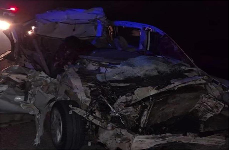 دردناک حادثہ: تیز رفتار کار پیچھے سے ٹرک میں جا گھسی، مہاکال کے درشن کر کے واپس لوٹ رہے چار عقیدت مندوں کی موقع پر موت