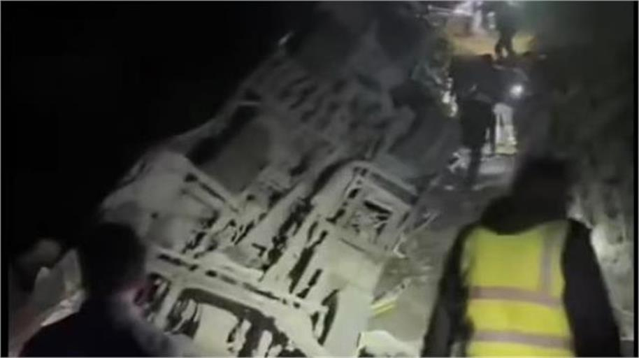 نیپال میں بڑا سڑک حادثہ: کھٹمنڈو جا رہی بس تریشولی دریا میں گری، 18 افراد جاں بحق