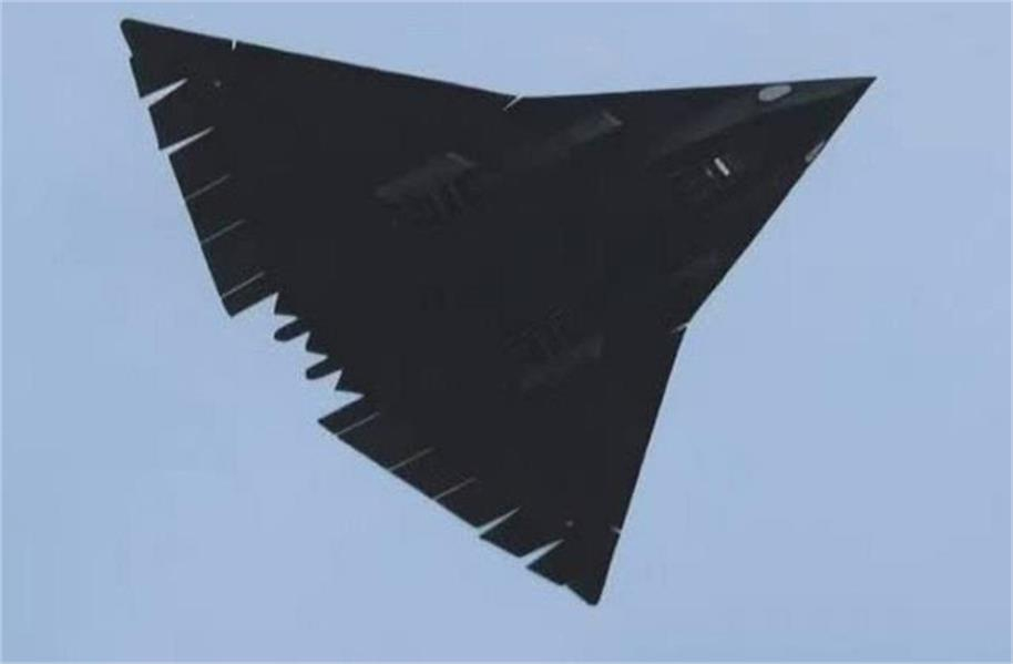 چین کا چھٹی نسل کا پہلا لڑاکا طیارہ منظر عام پر، کیا یہ امریکہ کے ایف  - 35 سے زیادہ خطرناک ہے؟