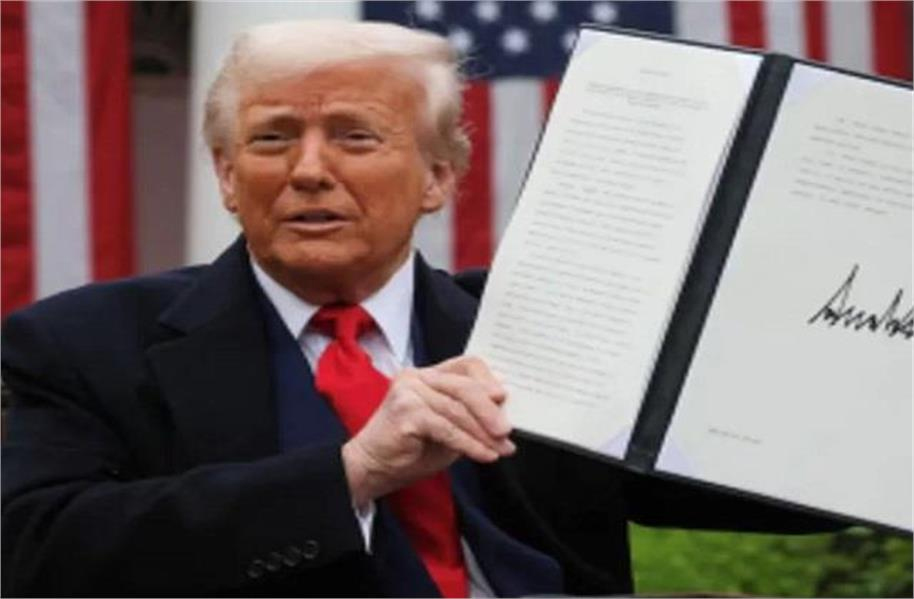 ہندوستان پر '' بے تحاشہ'' ٹیرف لگانے کے بہانے ڈھونڈ رہے ٹرمپ : امریکی رکن پالیمان