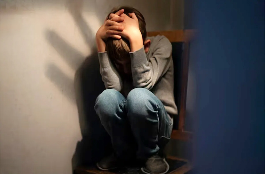 یکطرفہ پیار میں پاگل ہوئی 19 سالہ لڑکی ، نابالغ کو اغواکر جنسی استحصال کا الزام ، مقدمہ درج