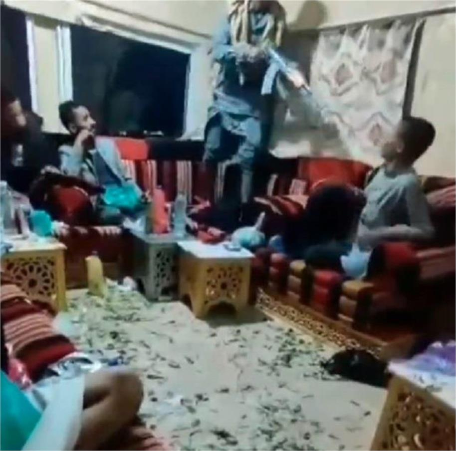 رمضان میں افسوسناک واقعہ : سحری کے وقت مذاق میں دوست کو گولی ماری دی ( ویڈیو)