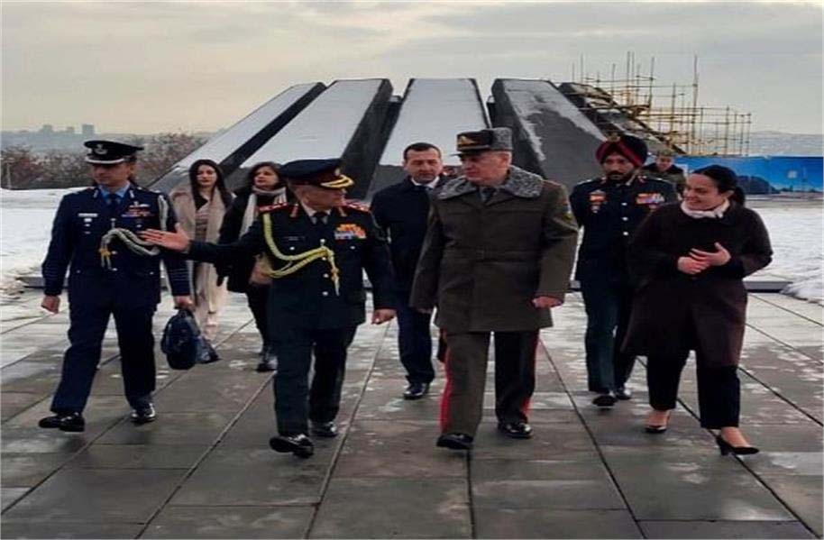 سی ڈی ایس جنرل انیل چوہان کی آرمینیا کے وزیر دفاع سے ملاقات، دفاعی تعاون پر اعلیٰ سطحی بات چیت کی