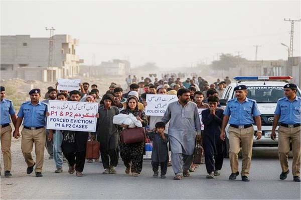 امریکہ میں رہائش کی ٹوٹی امید: 20 ہزار افغان مہاجرین کو نکالے گا پاکستان، ملک بدر کرنے کے احکامات تیار