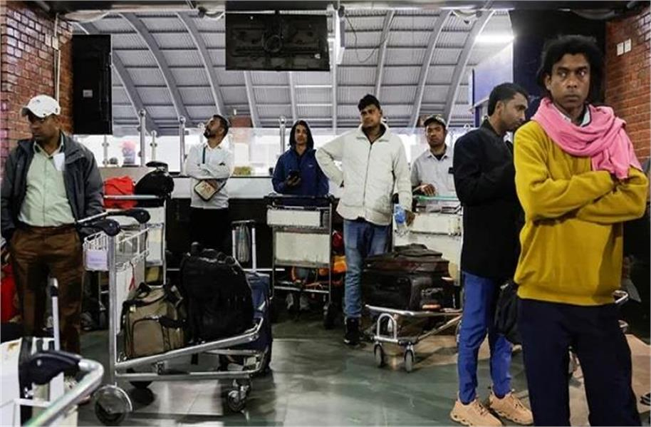 احمد آباد ہوائی اڈے پر 20 پروازیں منسوخ، کئی مسافر دبئی اور ابو ظہبی میں پھنسے