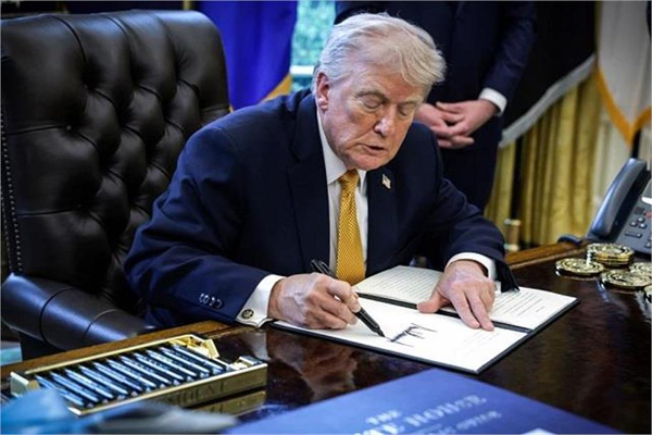 ڈالر پر ٹرمپ کے دستخط:250ویں سالگرہ پر بڑا بدلاو  ....کیا بدلنے جا رہی امریکی کرنسی کی روایت