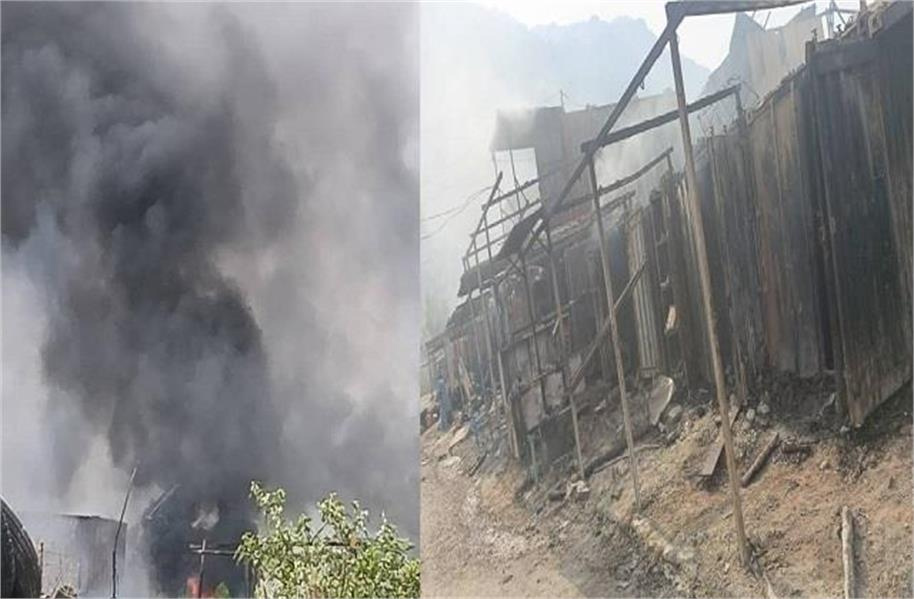 پاکستان نے افغانستان میں داغی میزائل، بڑے کاروباری بازار میں لگی شدید آگ، اربوں کا نقصان