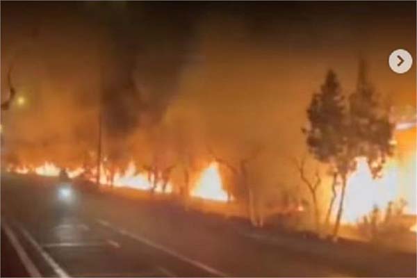 فضائی حملوں میں ایران کے ایندھن ٹینک تباہ: تہران میں بھیانک آگ کی ندی، جنگ کے مناظر دیکھ کر کانپ اٹھے لوگ