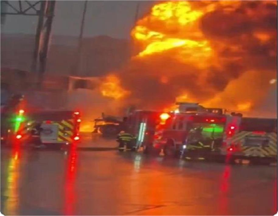 امریکہ میں ہزاروں گیلن پٹرول سے بھرا ٹینکر بنا آگ کا گولہ (ویڈیو)